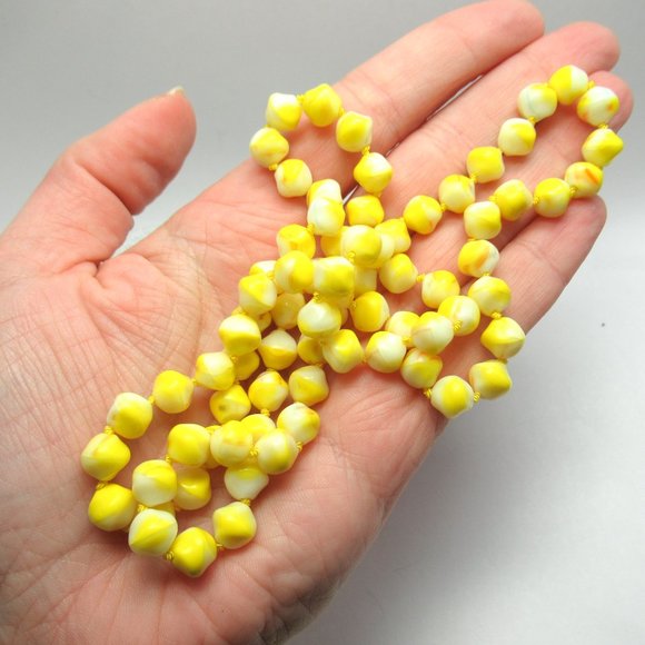 Uranium glass bead Necklace - Picture 6 of 15